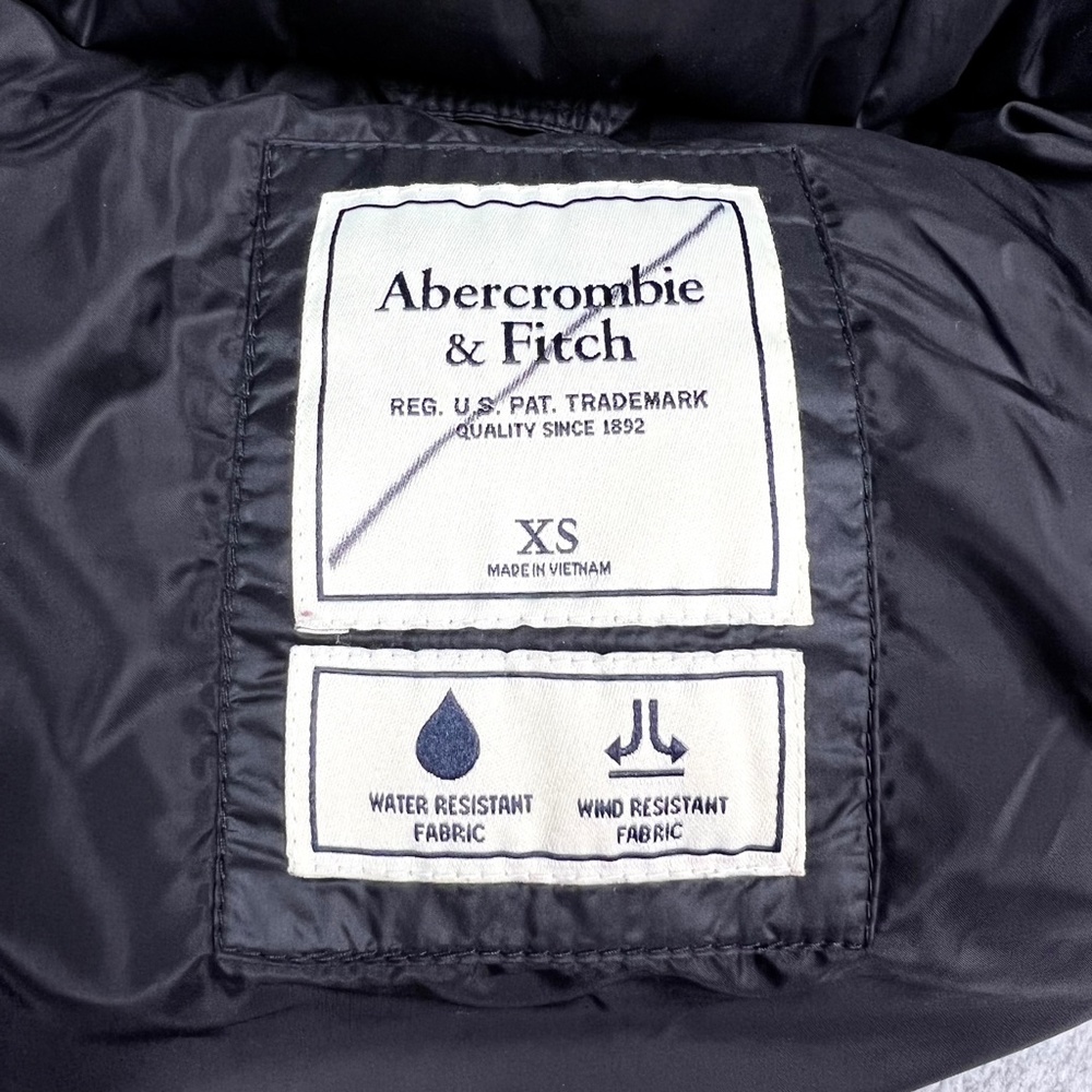 *|•ABERCROMBIE & FITCH•| Puffer Vest Water/Wind Resistant Faux Fur Trimmed Hood* - Picture 14 of 15